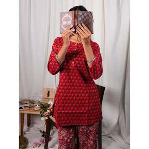 Conjunto de Dos Piezas de Algodón Estampado a Mano Butti Rojo para Mujer, Talla XXS, con Decoración de Botones, para Oficina - Product Image 3