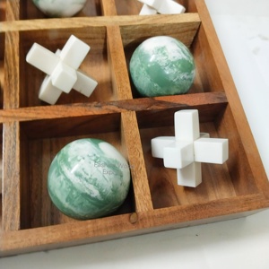 Beau jeu de tic tac toe en bois avec boule verte en résine époxy décor de table basse rustique ensemble de jeu de société familial idée cadeau unique - Product Image 6