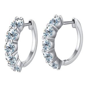 Boucles d'oreilles en argent sterling avec diamant moissanite de laboratoire de qualité supérieure, plaqué rhodium, style luxueux, ajustement confortable, taille brillante, IGI - Product Image 2
