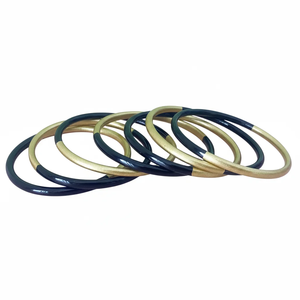 Brazalete de Cuerno de Búfalo Ecológico Hecho a Mano y Pulido para Mujer, Joyería Moderna y Sostenible para Bodas - Product Image 2