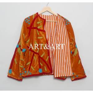 Veste d'hiver pour femme en velours suzani brodé floral artisanal, écologique, à séchage rapide, personnalisable, rembourrage en coton, logo sur le devant - Product Image 6