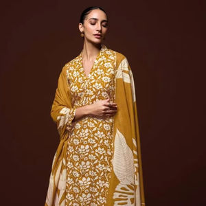 Algodón Premium Impreso Salwar Kameez con colección de trabajo hecho a mano ideal para colección de fiesta Disponible a precio mayorista - Product Image 1