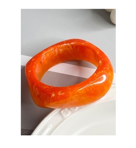 Brazalete Moderno de Resina con Forma Circular para Mujer, Nuevo, Elegante, Precio de Fábrica en India - Product Image 6