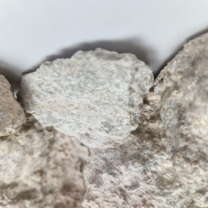 Pyrophyllite en morceaux pour les encres et les fournitures d'impression avec une forte dispersion et un potentiel de particules fines - Product Image 1