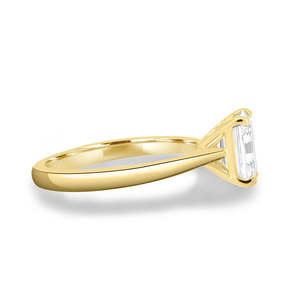 Anillo de Bodas de diamante cultivado en laboratorio Esmeralda conjunto de puntas de oro puro de 18 quilates de diseñador exclusivo anillo apilable de banda de oro solitario minimalista - Product Image 4