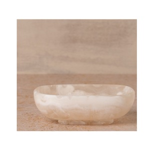 Bol décoratif en résine fabriqué à la main surface lisse et brillante design moderne idéal pour centre de table à manger ou décor de salon - Product Image 3