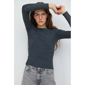 T-shirt à manches longues délavé à l'acide - Product Image 2