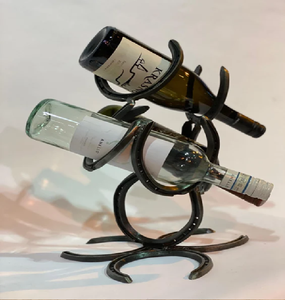 Porta copas de vino de metal con diseño de espiral. Estética vintage de hierro forjado para tu mesa. Disponible a precio de mayoreo. - Product Image 5