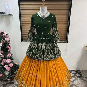 Ensemble haut, lehenga et dupatta en faux georgette avec broderie lourde et travail de sequins, avec manches, pour soirée, multicolore, lehenga de créateur - Product Image 1