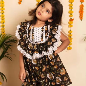 ชุดเดรส Anarkali ผ้าฝ้ายปักลาย Bachpan Roop Rang สีน้ำตาล พร้อมกางเกงสำหรับเด็กผู้หญิง ชุดพื้นเมืองแบบดั้งเดิม สำหรับงานเทศกาล งานปาร์ตี้ ฤดูร้อน - Product Image 1