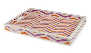 Plateau de service rectangulaire durable fait à la main en résine incrustée d'options personnalisables classiques minimes pour une salle à manger élégante - Product Image 3