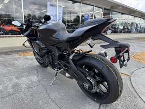 Oferta Anual 2025: Motocicletas Nuevas Yamaha YZF-R1M Supersport - Product Image 3