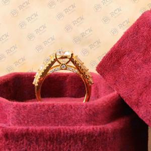 Anillo de moissanita solitario de corte redondo para mujer de Plata de Ley 925, acentos de diamantes TCW 4,00, joyería de regalo de aniversario - Product Image 2