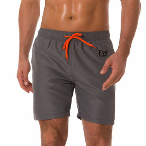 Pantalones cortos cortavientos para hombre estilo callejero con cierre de cordón para exteriores, ropa deportiva transpirable impermeable con patrón sólido para correr - Product Image 4