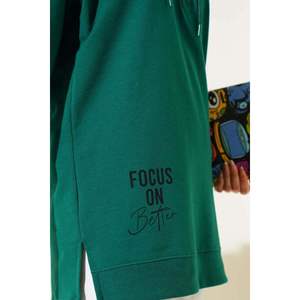 Túnica con capucha y media cremallera verde Sudaderas con capucha estampadas modestas - Product Image 3