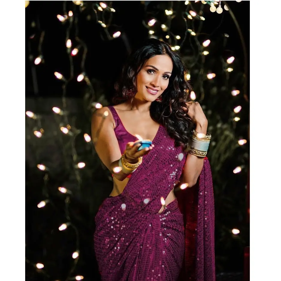 Die angesagte sten Bollywood-Stil Schöne Georgette-Sequenz Bestickte Party wear Saree für Hochzeit und Party für Frauen