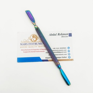 Poussoir à cuticules et dissolvant de vernis à ongles à double extrémité en acier inoxydable pour manucure et pédicure - Product Image 3