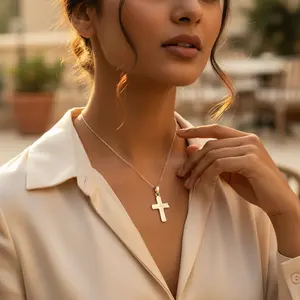 Colgante de Cruz de Plata 925 Hecho a Mano con Circonitas, Joyería Religiosa, Regalo para Mujer con Dijes de Oro Rosa y Perla - Product Image 2