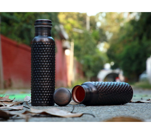 Bouteille d'eau potable en cuivre 100% bouteille martelée en cuivre véritable bouteille en cuivre personnalisée par Oretrove MHQ Traders PVT LTD - Product Image 5