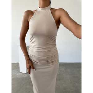 Vestido de satén con cuello halter y detalle de cordones en la espalda, fruncido y cómodo, con cintura natural. - Product Image 2