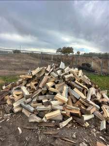 Leña de Madera Blanda de Roble Europeo Secada al Horno, 75L, 3x25 Litros en Redes, Fácil de Quemar para Fogatas, Estufas de Carbón y Dispositivos de Combustión, Origen Reino Unido - Product Image 4