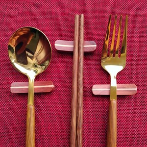 Ensemble de couverts en bois durables 100 pièces légers, résistants, finition naturelle, jetables pour une alimentation sans plastique et une vie éco-responsable - Product Image 5