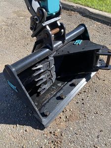 Mini-excavatrice fabriquée en France, haute qualité, moteur et moteur puissants d'occasion, garantie de 4 ans, utilisation agricole, en stock, à vendre - Product Image 4