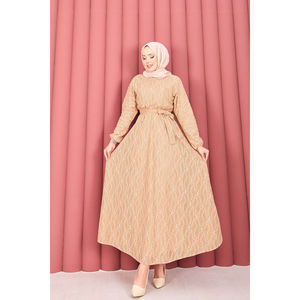 Robe Hijab en Lin Camel avec Dentelle Texturée et Volants, Style Quotidien Modeste, Élément de Mode, Silhouette Droite, Ceinture Amovible, Motif - Product Image 1