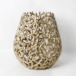 Vase à fleurs élégant en fonte d'aluminium avec une surface polie lisse qui sublime toute pièce avec des accents floraux époustouflants - Product Image 6