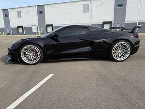 Corvette Z06 Cabriolet 2024 2LZ 670 ch LT6 V8, Aileron arrière en fibre de carbone, Jantes Velgen - Product Image 3