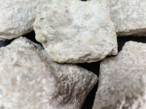 Le pyrophyllite, comme agent de remplissage, améliore la résistance aux chocs du plastique ABS, essentiel pour les composants de garniture extérieure automobile durables. - Product Image 5