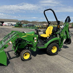 Tractor Compacto John Deere 1025R con Retroexcavadora, 4x4, Maquinaria Agrícola - Product Image 1