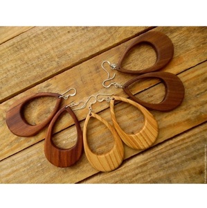 Boucles d'oreilles en bois faites à la main - Product Image 6