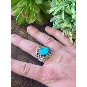 Anillo de Plata de Ley y Turquesa Kingman Hecho por Artesanos Navajo, Joyería Coleccionable Cultural, Talla 11 - Product Image 2