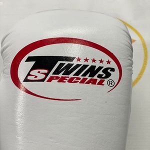 นวมฝึกซ้อมมวยไทยคู่แฝด หนังวัวแท้ ปรับแต่งได้ สีขาว 8 ออนซ์ สำหรับการฝึกซ้อม นวมหนังวัวแท้ - Product Image 4