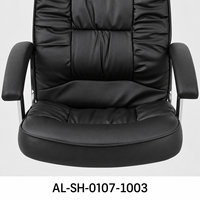 Chaise de bureau de direction moderne en cuir PVC noir, accoudoirs rembourrés, finition chromée, base à cinq étoiles, hauteur réglable pour manager