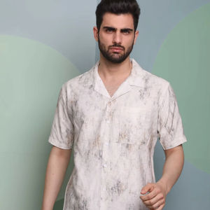 Chemise de plage d'été décontractée légère 100% coton pour homme col cubain imprimé avec fonction anti-rides - Product Image 1
