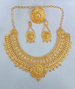 Ensemble de boucles d'oreilles collier bague avec plaqué or 22 carats ensemble de bijoux de style de luxe à vendre par les exportateurs indiens - Product Image 4