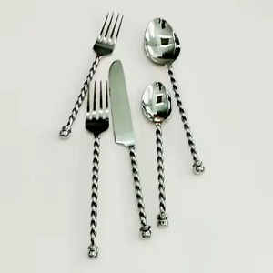 Juego de cubiertos de metal con diseño único Chapado en plata Diseño de mango Juego de cubiertos de lujo Royal Look - Product Image 1