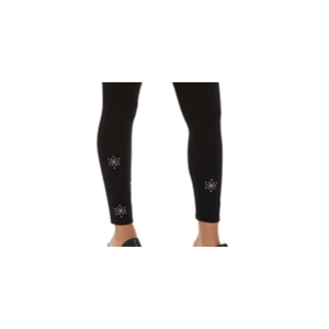 Leggings de mujer Style & Co negros con adornos de copo de nieve, talla M pequeña, elásticos de punto con elastano, control de abdomen y cintura con logo estampado. - Product Image 3