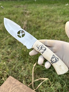 Couteau de chasse EDC en acier Damas fait main, lame forgée à bord droit, manche en os de chameau de 8 pouces, haute durabilité, garantie de 3 ans - Product Image 2