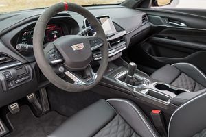 ซูเปอร์คลีน 2025 ซีทีเอส แบล็ควิง ~725 ไมล์ เกียร์ธรรมดา 6 สปีด ดีเซล ล้อแม็ก R20 พวงมาลัยซ้าย อุปกรณ์ครบครัน ไมล์น้อย - Product Image 6