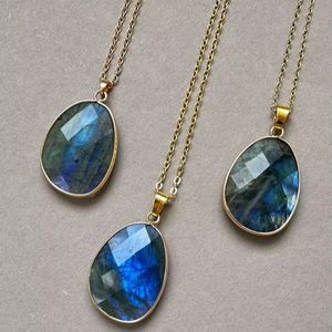 Collier pendentif en or labradorite à facettes Long bijoux en labradorite naturelle élégant collier de pierres précieuses grises - Product Image 1