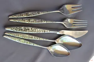 Colección de cucharas de diseño moderno y elegante, cubiertos de metal hechos a mano para cenar en casa y entretener - Product Image 2