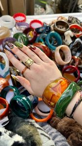 Bracelets en résine de créateur pour femmes, légers, polis, imperméables, accessoires de mode, couleurs personnalisées, style mignon pour ethnique et occidental - Product Image 2