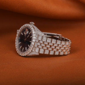 Reloj de pulsera monocromático ostentoso de alta calidad con esfera azul totalmente helada Pantalla de fecha VVS Moissanite Estilo analógico que marca tendencias - Product Image 2