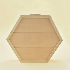 Juego de 3 bandejas de servicio hexagonales de madera de bambú modernas con acabado liso para un interior elegante del Hogar disponible a precio mayorista - Product Image 4