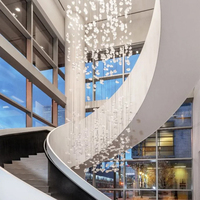 Lustre LED moderne en verre transparent, personnalisable pour les plafonds hauts, les escaliers d'hôtel, l'éclairage intérieur