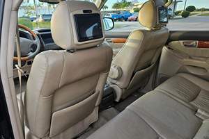 Lexus GX 470 V8 2003 d'occasion, transmission intégrale, différentiel central verrouillable, sièges troisième rangée - Product Image 5