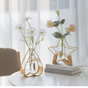 กรอบลวดทองรูปทรงเรขาคณิตพร้อมดอกตูมหลอดแก้ว มีจำหน่ายในราคาขายส่ง - Product Image 1